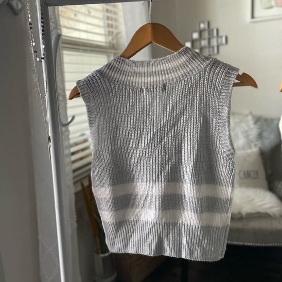 Gray Knit Sweater Vest Medium - Picture 3 of 3
